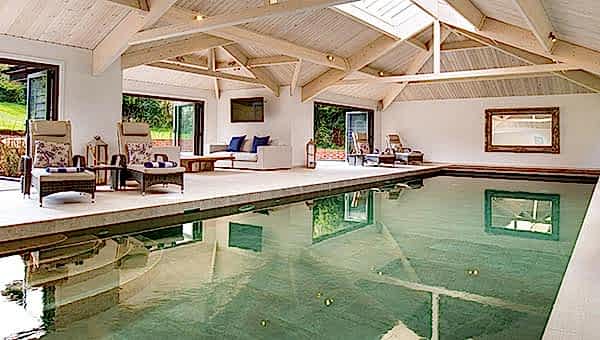 view of indoor pool 