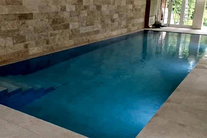 Moving floor pool